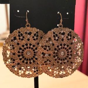 RARE Francesca’s Gold Crystal Round Filigree. NWT